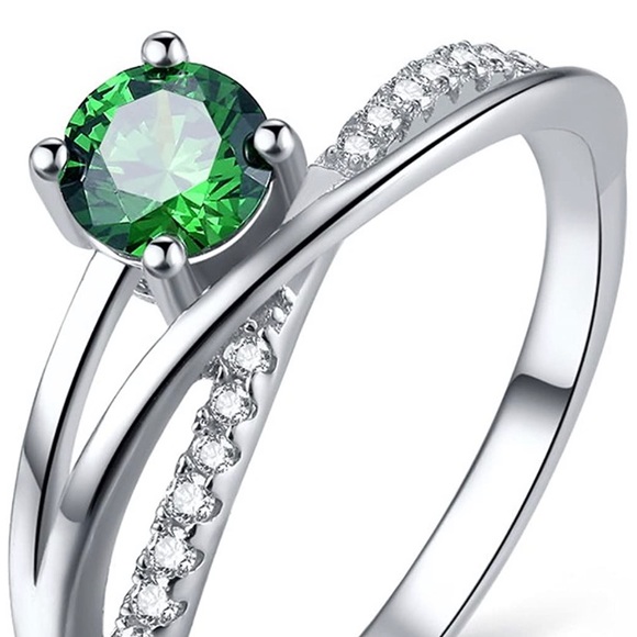 Emerald Eternity Twist Ring - Picture 3 of 6